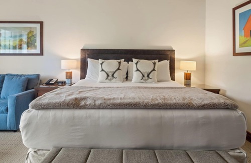 Stowe Area Cabin | Luxury Studio at Spruce Peak Lodge – Stunning 4th-Floor Mountain Views, Steps to the Lifts!"