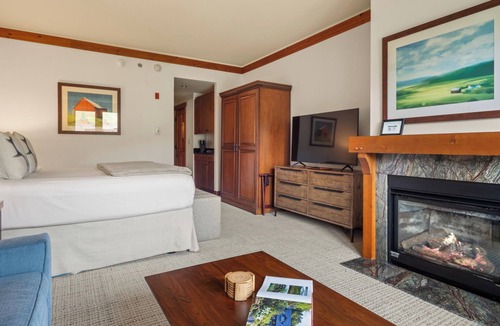 Stowe Area Cabin | Luxury Studio at Spruce Peak Lodge – Stunning 4th-Floor Mountain Views, Steps to the Lifts!"