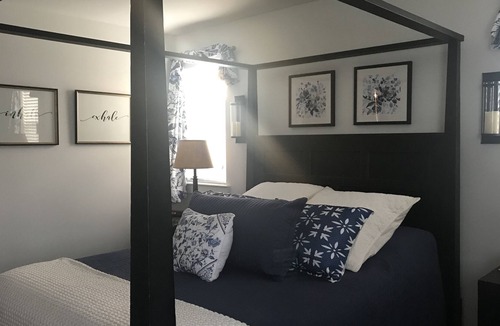 Weatogue House | Luxury Townhome, close to airport, hiking, biking, with beautiful Mountain View.