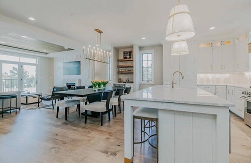 Rogers House | Luxury Townhome in Pinnacle walk to Amp 3bd/4ba
