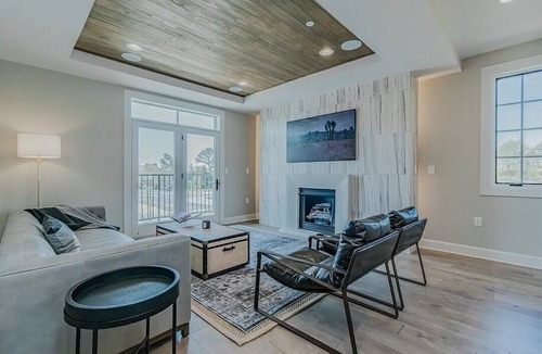 Rogers House | Luxury Townhome in Pinnacle walk to Amp 3bd/4ba