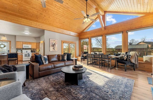 Cotter Cabin | Luxury Vacation Cabin on the White River
