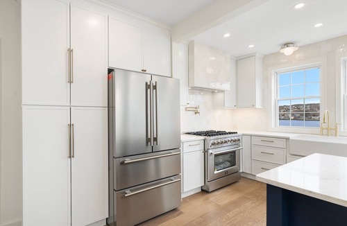 Portsmouth House | Luxury Waterfront House in Portsmouth, RI with Direct Beach Access
