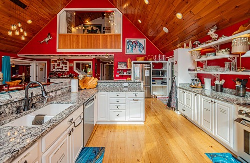 Friendsville Cabin | Luxury Waterfront Lodge Sleeps 25 w/Pool & Hot Tub/Close to Deep Creek Lake