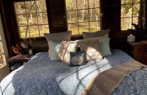 Excelsior Springs Cabin | Magical Tree House Rental near Kansas City for Glamping in Missouri