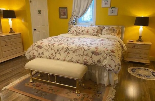 Marshall House | Magical Unicorn Hollow/Wineries/Great Meadows Events Fully furnished apartment