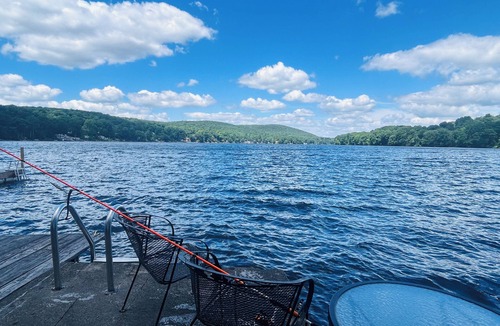 Holmes Cottage | Magnificent View on Whaley Lake