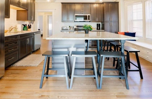 Shaw House | Magnolia on the Park Spacious 4BR ABODEbucks
