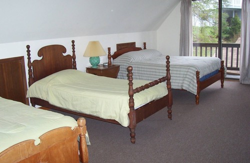 Charleston Cottage | MAIN Cottage: family & pet friendly on pristine Echo Lake in VT's NEK!