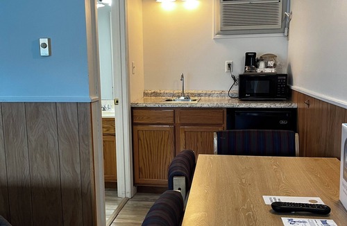 Hampton Hotel | Mainsail Inn & Cottages