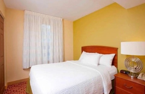 Bloomington Hotel | MainStay Suites Bloomington near University