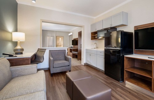 Santa Ana Hotel | MainStay Suites John Wayne Airport by Choice Hotels