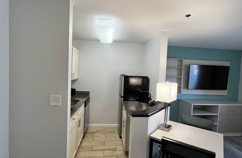 Potomac Falls Hotel | MainStay Suites Sterling near Dulles Town Center
