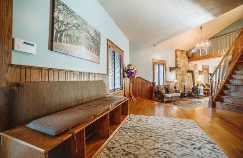New Plymouth House | Majestic Home in Hocking wPool Jacuzzi Basketball