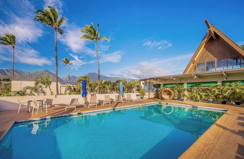Kahului Hotel | Making The Best Memories Along The Way! Outdoor Pool, Oceanfront Property!