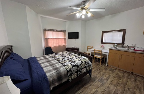 Malden Apartment | Malden Studio near Boston — Private Stay with Kitchenette & Laundry