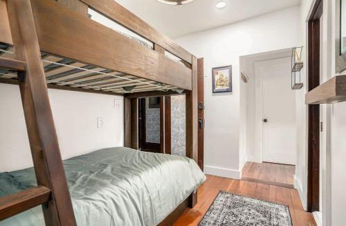 Upper Telegraph House | Maple Family Suite