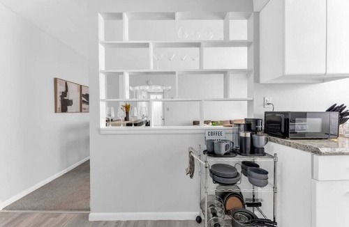 Maple Heights Apartment | Maple Heights Getaway