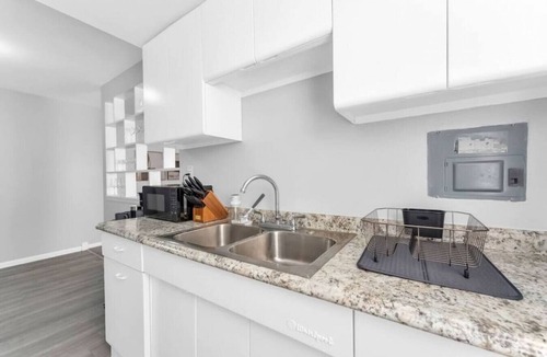 Maple Heights Apartment | Maple Heights Getaway