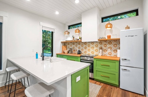 New Plymouth Cabin | Maren's Hideaway | Hocking Hills, Modern, 40 Acres