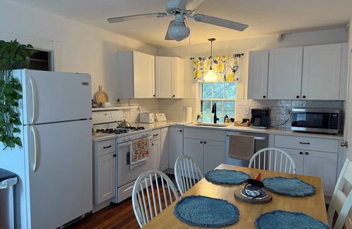 Salem Apartment | Mariam's On Becket