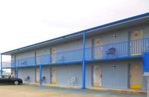Marshall Hotel | Marshall Lodge By OYO Hwy 65