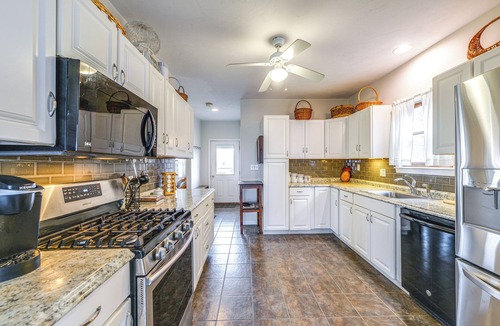 Green Harbor-Cedar Crest Cottage | Marshfield Home w/4 Decks & Private Beach Access!