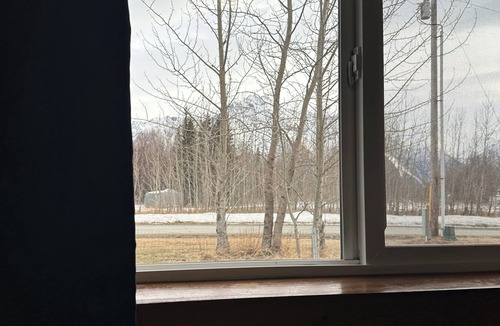 Butte Cabin | Marvelous 2-bedroom cabin in tranquil Palmer perfect for relaxing getaway