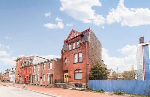 Manchester Apartment | Massive Home - GroupStay - Parking & Location
