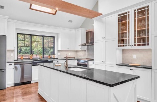 Town of Southold Town House | Mattituck Luxury Estate + Pool + 5 Bedrooms