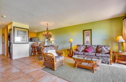 Maunaloa House | Maunaloa Vacation Rental - Walk to Kepuhi Beach!