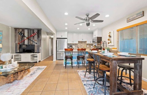 Mission Beach House | MB! 6BR Beachhouse- 4 parking spaces Sleeps 20+