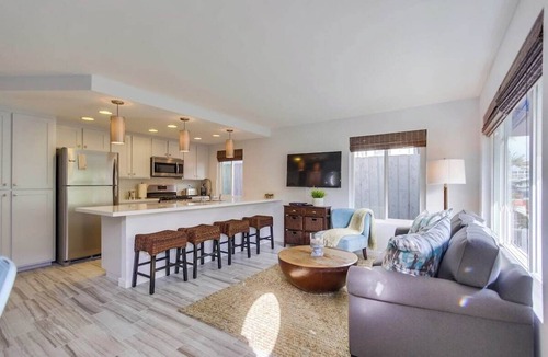 Mission Beach House | MB Bungalow steps to the bay for pets with bikes