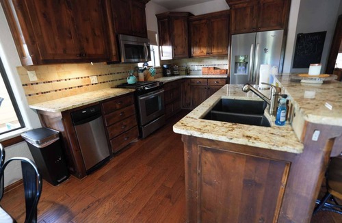 Medicine Park Cabin | Medicine Park Mountain Top Cabin-Hot Tub-sleep 11