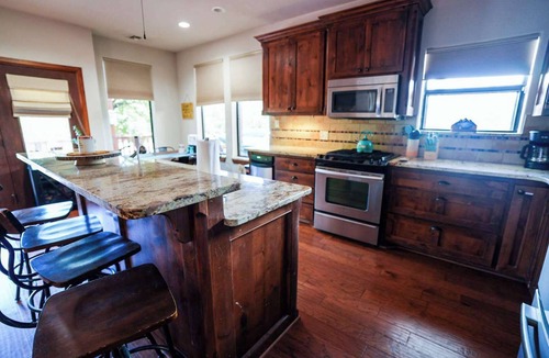 Medicine Park Cabin | Medicine Park Mountain Top Cabin-Hot Tub-sleep 11