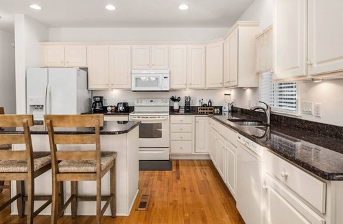 Little Salisbury House | Mediterranean Dr 9104, Bayside