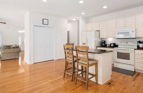 Little Salisbury House | Mediterranean Dr 9104, Bayside