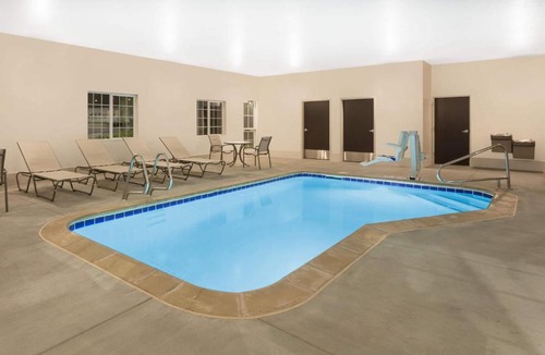 Springville Hotel | Microtel Inn & Suites by Wyndham Springville