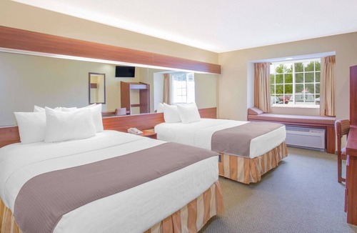Sutton Hotel | Microtel Inn & Suites by Wyndham Gassaway/Sutton