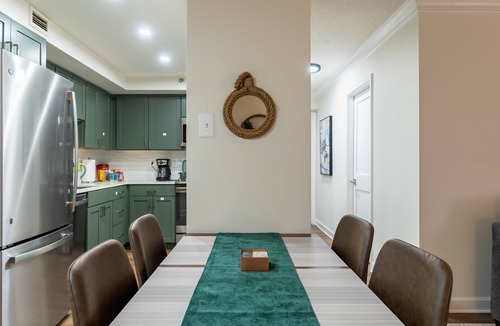 Aurora Highlands Condo | Mid Century Modern Deluxe 2BR Cozy King bed l GYM l Tranquil 5 min to DC/Mall/✈️