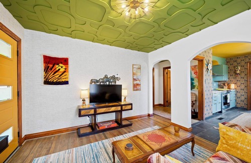 Schnitzelburg House | Mid-Century Modern Gem Pet-Friendly 2BR w/Deck