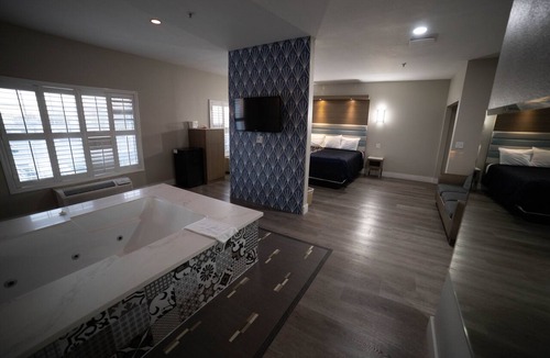 Pico Rivera Hotel | Mid City Inn and Suites