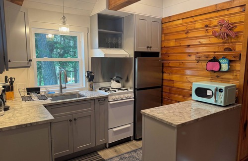 Waldoboro Cottage | Midcoast Maine Lakefront Cottage in the Woods