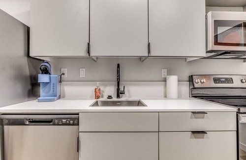Midtown Apartment | Midtown Luxe 1 Bed Apt