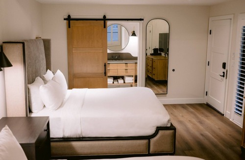 Midway Hotel | Midway Escape! 2 Relaxing Units w/Hot Spring & Pool access!