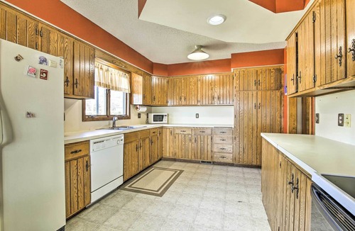 Milford Cottage | Milford Lake Vacation Rental: Walk to Beach!