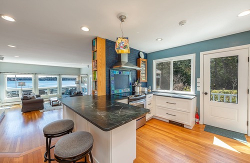 Harpswell House | Mingo Cove - Beautiful 6BR, 4BA home with panoramic views of Harpswell Sound