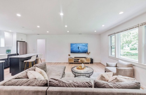Village of Southampton House | Minutes from the beach, brand new 4 bedroom