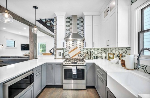 Detroit - Shoreway House | Miracle on 54th - Hot Tub, Sauna, and Pickleball