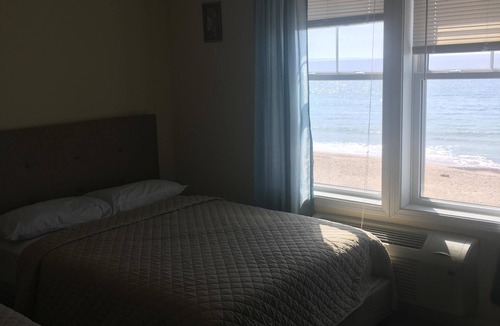 Misquamicut Hotel | Misquamicut Beach Front Inn